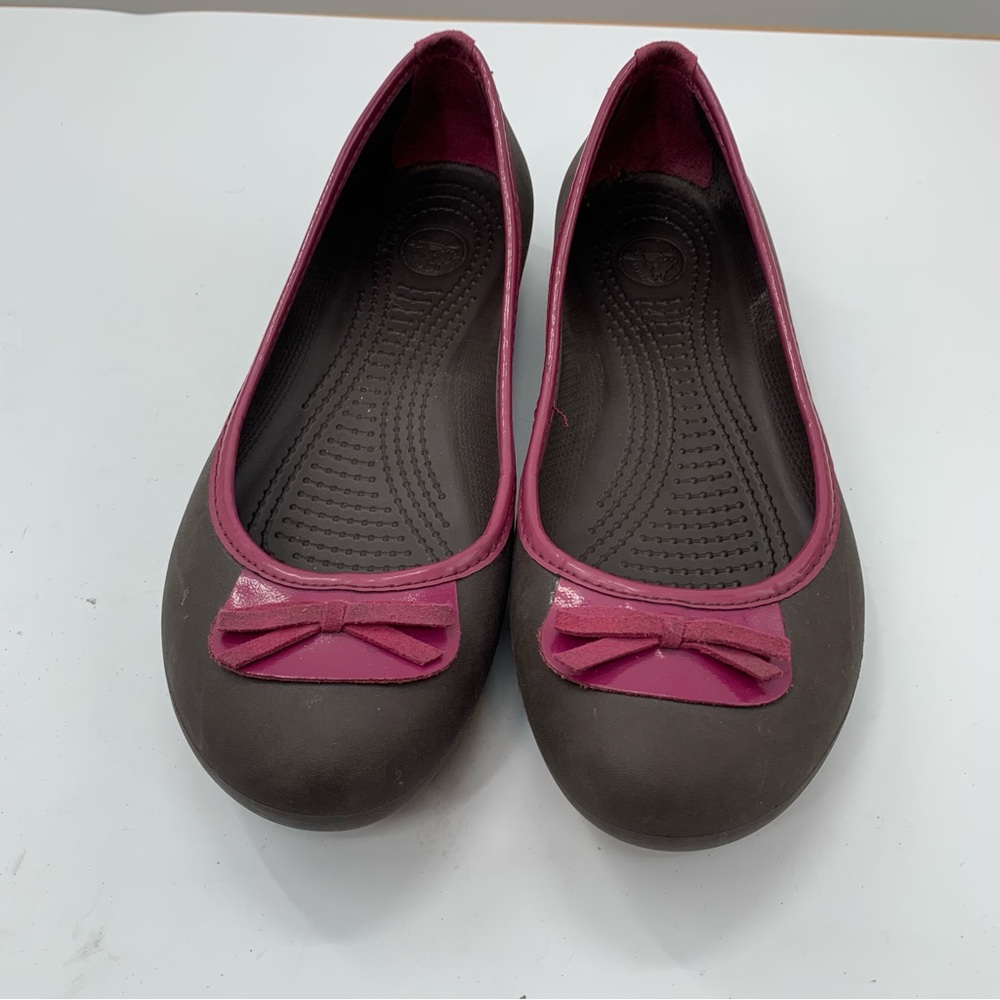 CROCS Women's Brown Flats with Pink Trim Size 9W